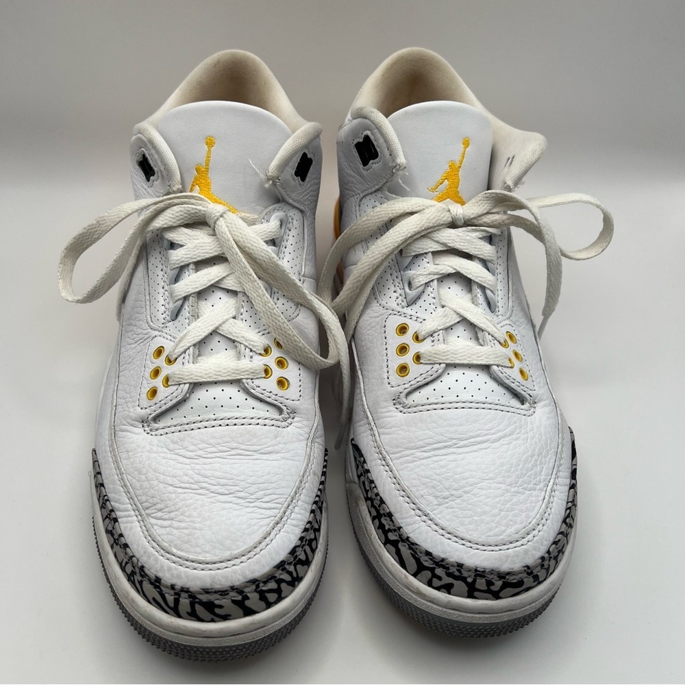 Air Jordan 3 Sneaker - Picture 2 of 9